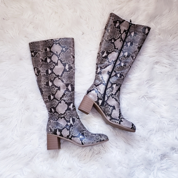 Universal Thread Shoes - Universal thread women's gray snake boots
